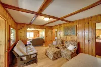 Cozy Cottage with 600 of Green Bay Frontage and Dock! - WiFi