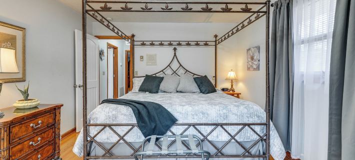 Family-Friendly Riverhouse Fishing and Hot Tub Hotels in Carter County