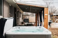 Cozy 4-Bedroom National Park Themed House with Gym + Hot Tub in Arvada