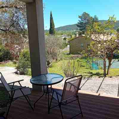 Comfortable studio with swimming pool in Vaison-la-Romaine - close to all amenities Hotel Exterior