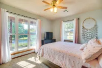 Incredible Log Home: 1 Mile from Lake Tenkiller - Pet-friendly