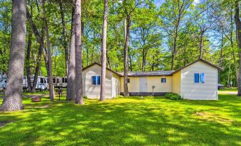 Stone Lake Cabin Grill and Access to Fishing!
