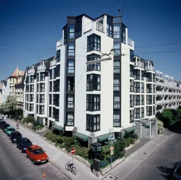 Hotel Erzgiesserei Europe Hotels near Circus Krone