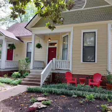 Urban Cottages Hotels near Arkansas State Capitol