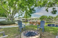 Waterfront Okeechobee Getaway w/ Backyard Dock! - 3 étoiles