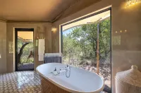 Oase by 7 Star Lodges - Greater Kruger Private 530ha Reserve - romantici
