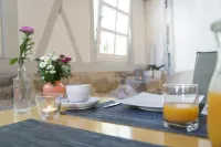 Reinhardts Garni Automobilia Hotel Hotels in Tamm