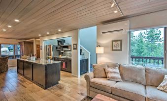 2 Mi to Heavenly Mountain: Tahoe Retreat w/ Views
