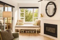 Spacious & Modern 700 sq ft 1BR in Whistler Village - Free parking & Large Patio
