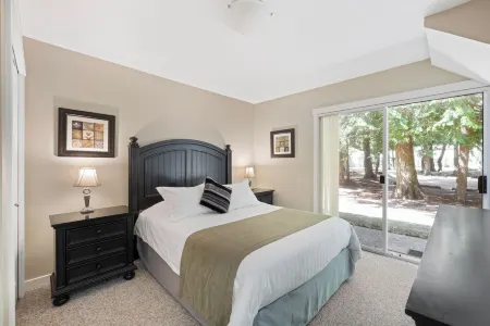 Ocean Trails Resort Отели в г. Nanaimo E