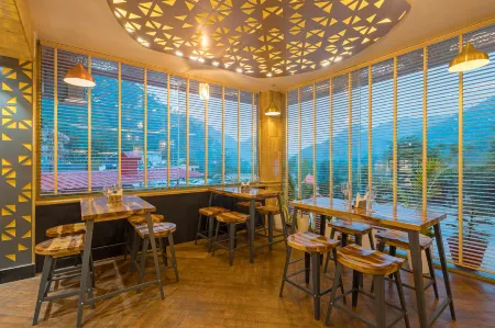 Sterling Kastoori Rudraprayag