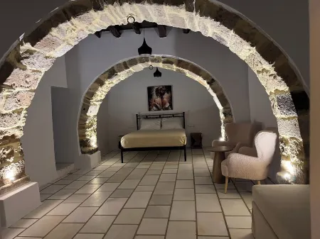 Katharsis Palace 15th Century Art Hotel at Naxos Old Town I Отели рядом с достопримечательностью «Mitropolis Museum»