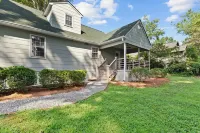 Deacon Stays: The Oak Crest - Walk to The Grounds