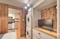 'Skylight' Adirondack Cabin w/ on-Site Lake - parking