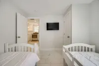 Family Retreat in Old Lyme Gated Miami Beach - Интернет