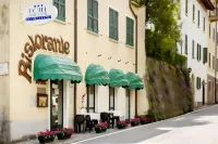 Hotel Montecodeno Hotel in zona Big bench Alpe Giumello #223