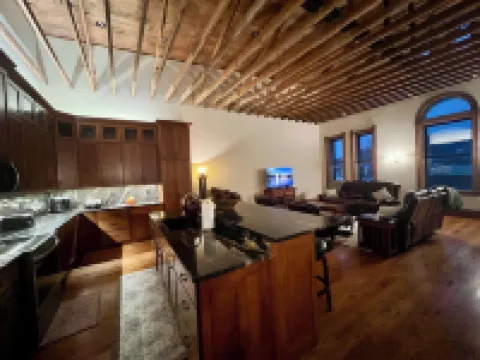 Spacious 2-bedroom loft above the International Owl Center in Houston, MN