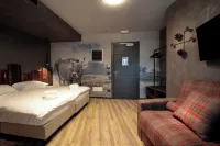 Hotel Crimea Các khách sạn gần Galleria Storica Vigili del Fuoco di Chiavenna