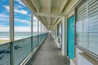 Fontainebleau 335 by Avantstay Beachfront Access