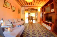 Lucca Retreat with Pool