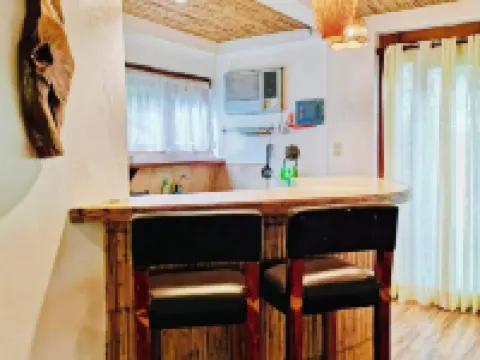 Charming Studio with Kitchen and Air Con – 4 Min Walk to Beach Hotels in Caticlan