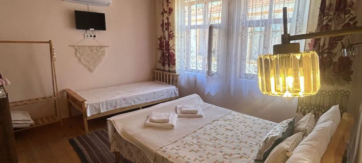 madam hrisa konukevi Hotels in Tenedos