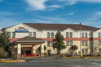 Travelodge by Wyndham Hawthorne Hotels in Hawthorne
