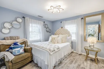 Charming Ranch on the Cape Hotels near Craigville Beach, Barnstable