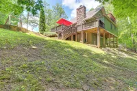 Pet-Friendly Murphy Home Grilling Deck and Fire Pit - Parkplatz