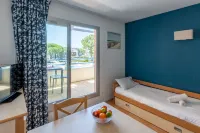 Résidence Odalys du Port Hotels near Hourtin Plage