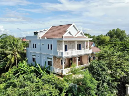 Realkhom Homestay Отели рядом с достопримечательностью «Лолей»