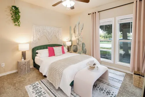 4bd/4bath w/ Community Pool & Beach Volleyball - 6mins to Kyle Field