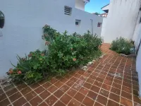 Full, Spacious Duplex Apartment Walking Distance to the Beach!!! Hotels in 