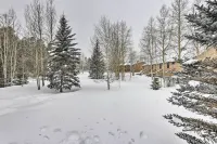 Frisco Townhome w/ Hot Tub - 10 Mi to Breckenridge - 3-Star