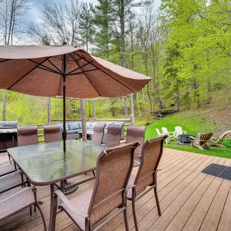 Picture-Perfect Vermont Mtn Cabin w/ Hot Tub!