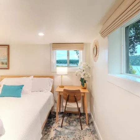 Oceanfront boho cottage in Bremerton