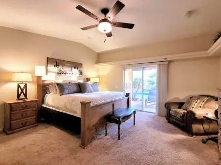 "Hacienda Hangout"~ 5⭐RETREAT ~ PETS OK 🐾  VIEWS - POOL - SPA - BORDERS BLM