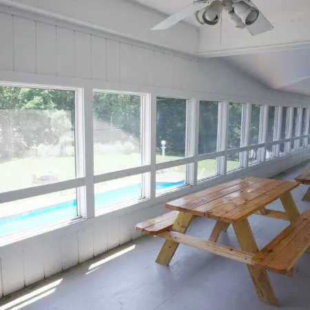 Lake estate on Old Hickory with pool and hot tub, convenient to Nashville