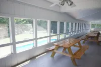 Lake estate on Old Hickory with pool and hot tub, convenient to Nashville