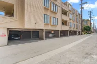 Modern Kitchen and Private Balcony - Stylish Elegant Retreat Hotels in West Los Angeles