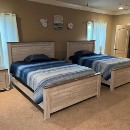 Large Home on Bluewater/Sleep 24/with boats