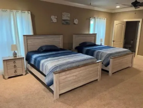 Large Home on Bluewater/Sleep 24/with boats