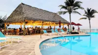 Stunning Marina-Front Townhome in South Bimini: Steps to pristine beaches - Pools