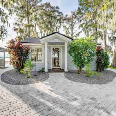 Hot Tub and Fire Pit Lakefront Home on Lake Eloise Hotel Exterior