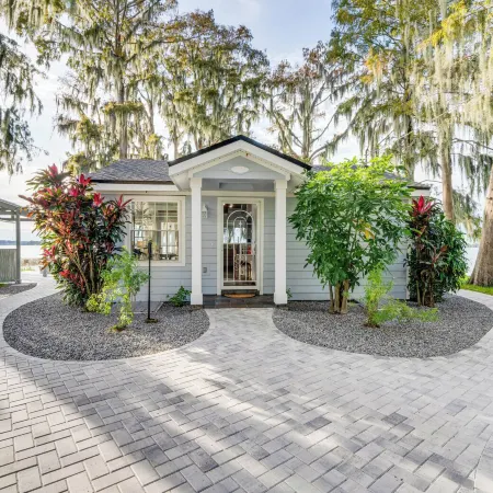 Hot Tub and Fire Pit Lakefront Home on Lake Eloise