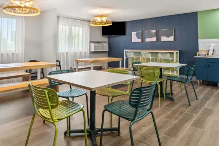 Spark by Hilton Eden Prairie Отели рядом с достопримечательностью «Парк Берч Айленд»