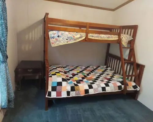 Located in between the entrances to Bennett Springs State Park on Highway 64 Hotels in Laclede County