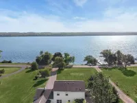 Charming 4-Season Cayuga Lake House near Sheldrake Point!! Hotels in Ovid