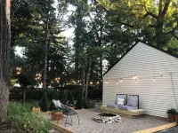 Gorgeous, Fully Remodeled Open Floor-Plan! Hotels near The Former Pontiac Silverdome
