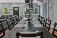 Beautiful House, Dogs ok! in WLE! Walk to the pool!